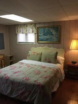 Motel Lake Moc A Tek Lakeville